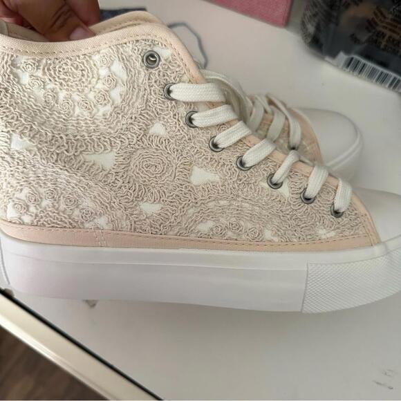 AE Crochet Platform High-Top Sneaker - Picture 1 of 5